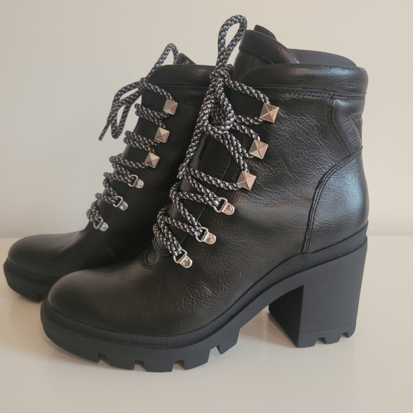 Marc Fisher NEW Y2K LTD Kini Black Lace Up Block Heel Ankle Booties in 7.5 Chunk - Picture 3 of 10